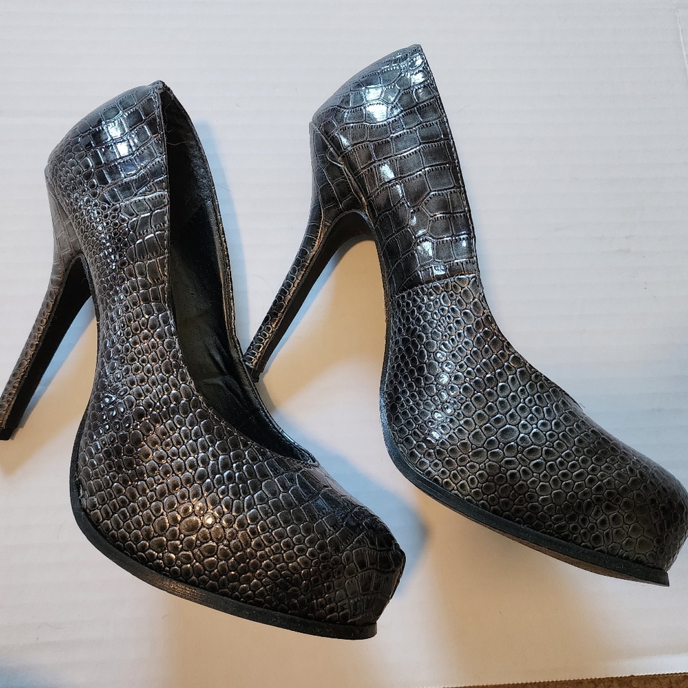 Wet Seal Black Textured Heels